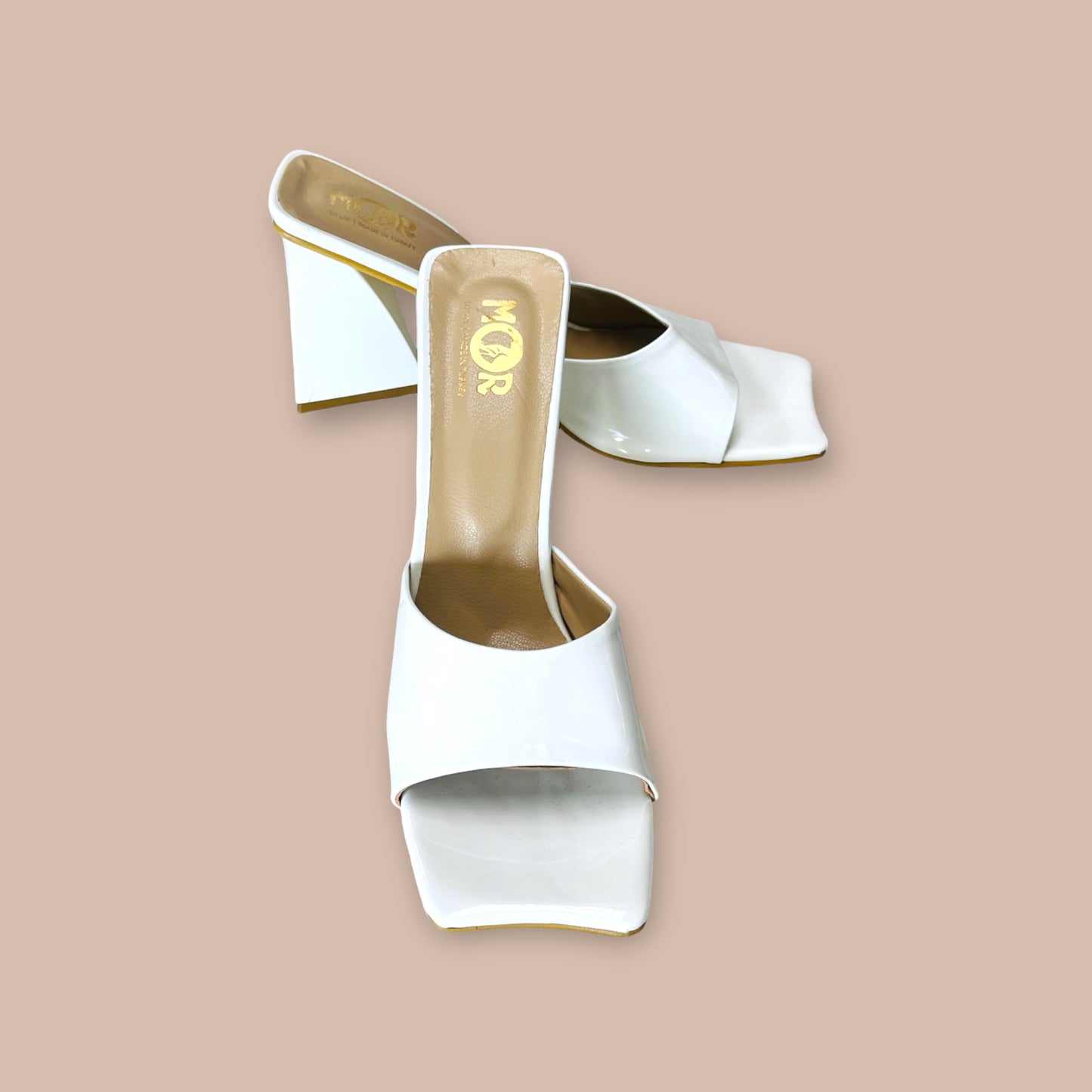 MOR Topuk White block-heel sandal and square open toe